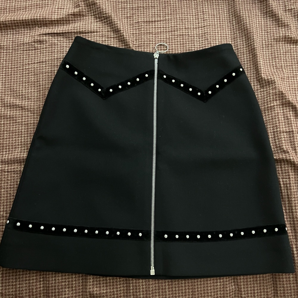 NWOT Maje black skirt with zipper in front size 38
